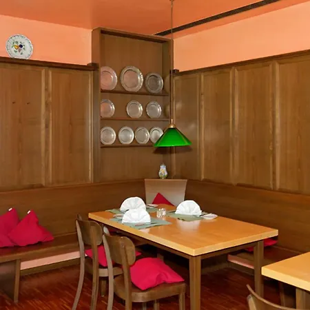 מלון Oberschwaebischer Hof 4*